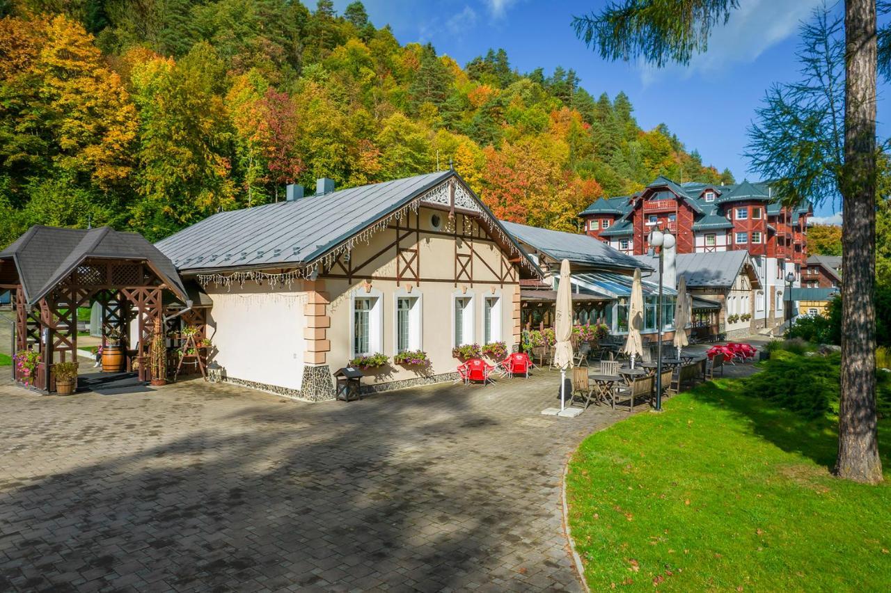 Kupelne Domceky - Kupele Cerveny Klastor Smerdzonka Exterior photo